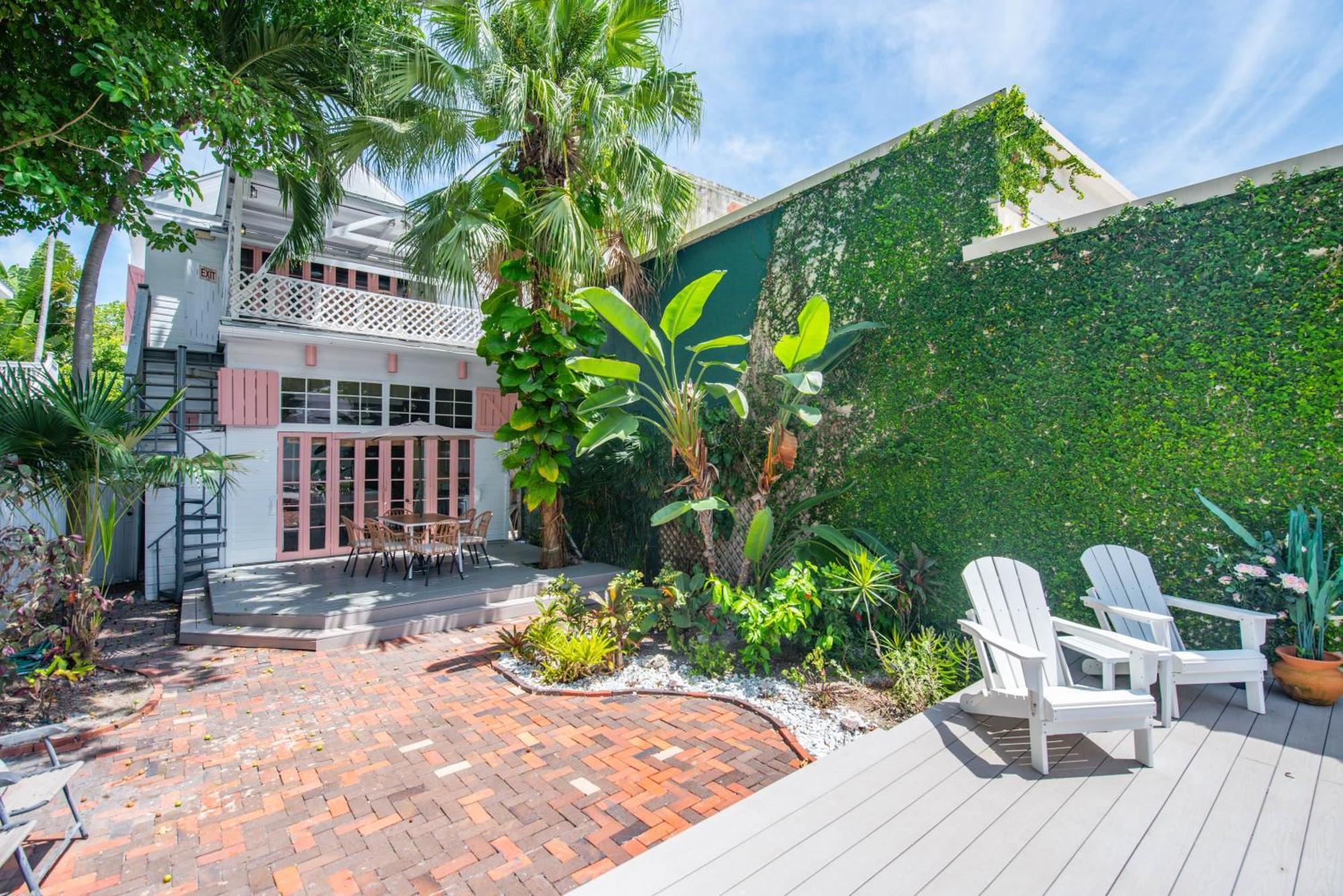 New Rose Retreat - Pool & Parking Key West