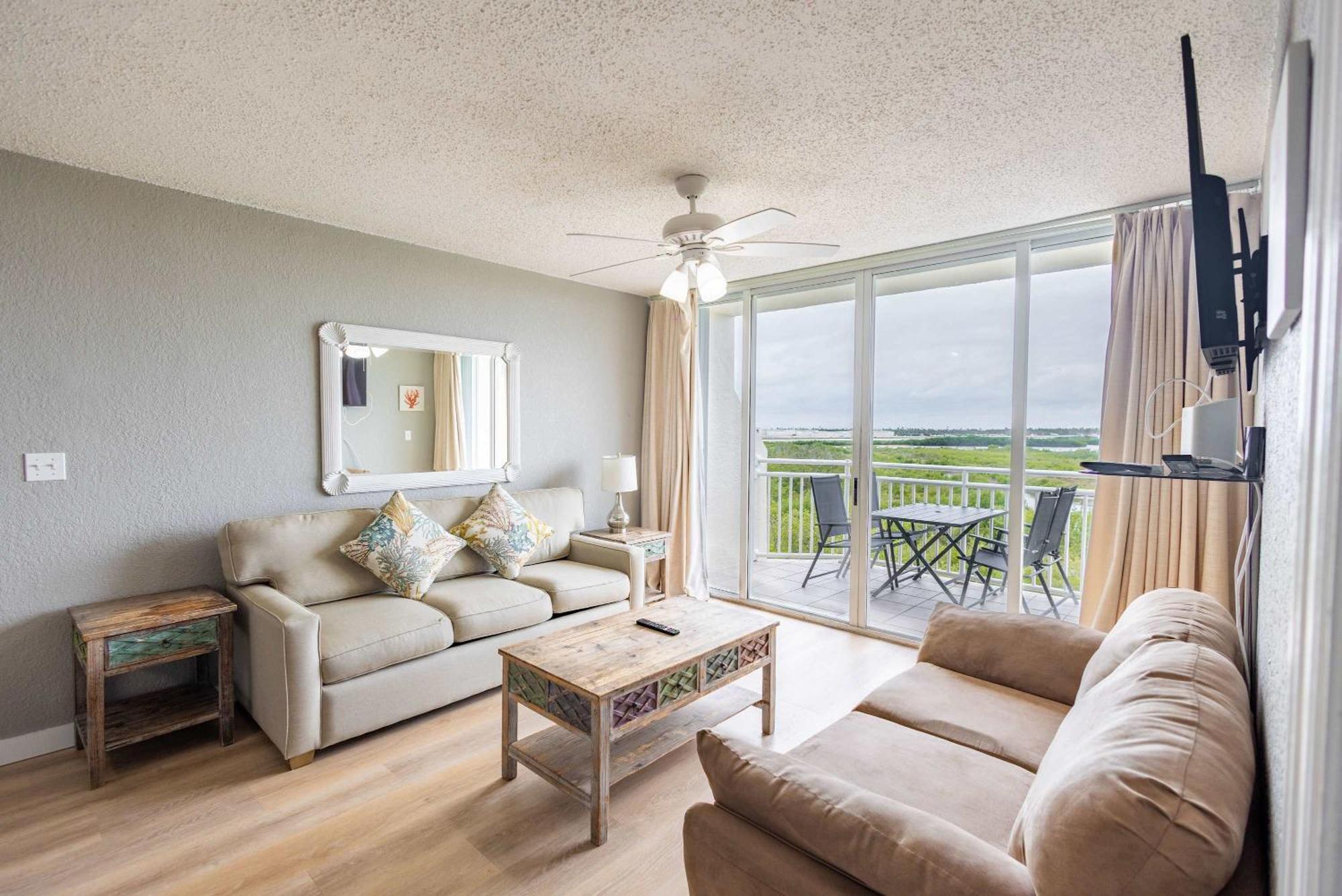 The Grand Turk -sunset View & Pool Holiday home *